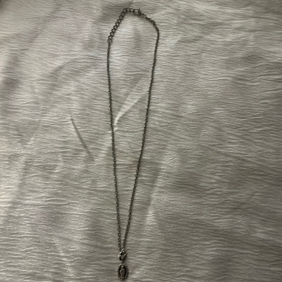 Virgin Mary charm and chain - Picture 1 of 5